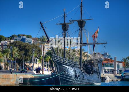 Bateau pirate amarra dans la marina de Cartagena, Murcia, Espagne Banque D'Images