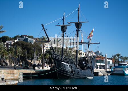 Bateau pirate amarra dans la marina de Cartagena, Murcia, Espagne Banque D'Images