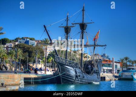 Bateau pirate amarra dans la marina de Cartagena, Murcia, Espagne Banque D'Images