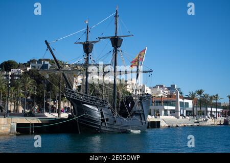 Bateau pirate amarra dans la marina de Cartagena, Murcia, Espagne Banque D'Images