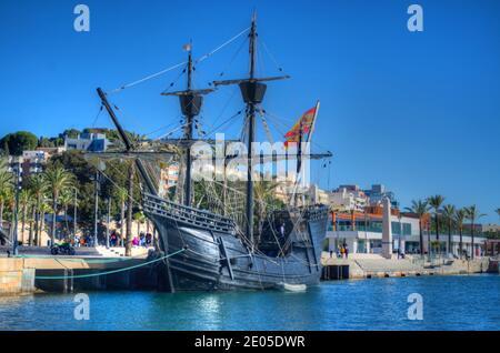 Bateau pirate amarra dans la marina de Cartagena, Murcia, Espagne Banque D'Images