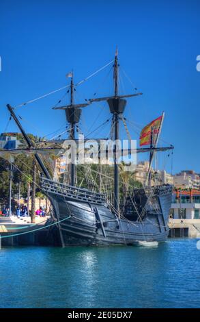 Bateau pirate amarra dans la marina de Cartagena, Murcia, Espagne Banque D'Images