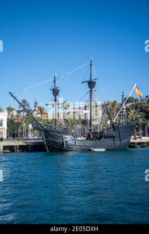 Bateau pirate amarra dans la marina de Cartagena, Murcia, Espagne Banque D'Images