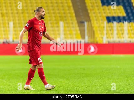 Istanbul, Turquie – 15 novembre 2020. L'équipe nationale de football de Turquie a quitté Caner Erkin pendant le match de l'UEFA Nations League Turquie contre Russie (3-2) en I Banque D'Images