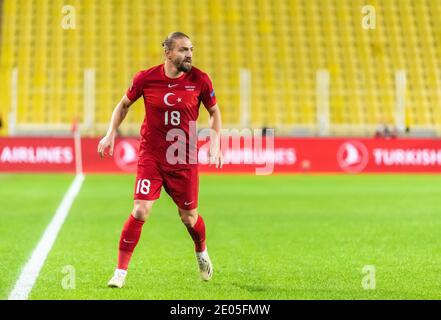 Istanbul, Turquie – 15 novembre 2020. L'équipe nationale de football de Turquie a quitté Caner Erkin pendant le match de l'UEFA Nations League Turquie contre Russie (3-2) en I Banque D'Images