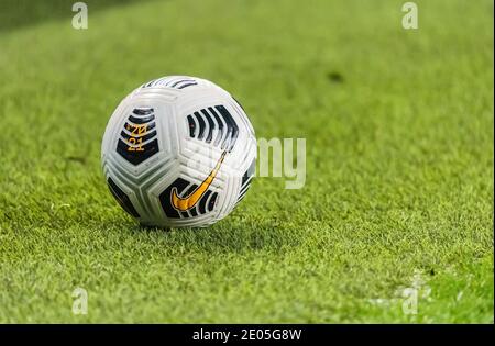 Istanbul, Turquie – 15 novembre 2020. Ballon de match officiel de la saison 2020/2021 de l'UEFA Nations League. Banque D'Images
