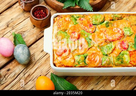 Pasqualina gâteau italien de Pâques avec vert et oeuf.tarte de Pâques avec œufs Banque D'Images