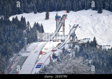 Oberstdorf, Allemagne. 29 décembre 2020. Vue des sauts de ski, des installations de saut à ski, saut à ski, saut à ski, colline de saut à ski, vue d'ensemble du saut à ski, 69e tournoi international de quatre collines 2020/21. Ouverture du concours à Oberstdorf, AUDI ARENA, le 29 décembre 2020. | utilisation dans le monde crédit: dpa/Alay Live News Banque D'Images