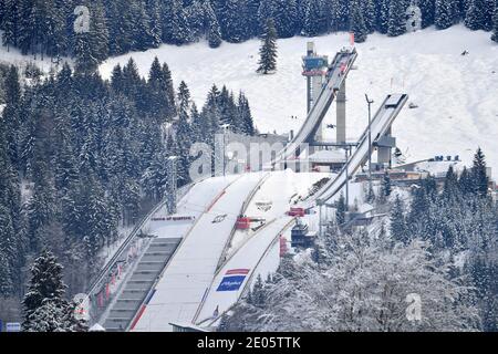 Oberstdorf, Allemagne. 29 décembre 2020. Vue des sauts de ski, des installations de saut à ski, saut à ski, saut à ski, colline de saut à ski, vue d'ensemble du saut à ski, 69e tournoi international de quatre collines 2020/21. Ouverture du concours à Oberstdorf, AUDI ARENA, le 29 décembre 2020. | utilisation dans le monde crédit: dpa/Alay Live News Banque D'Images