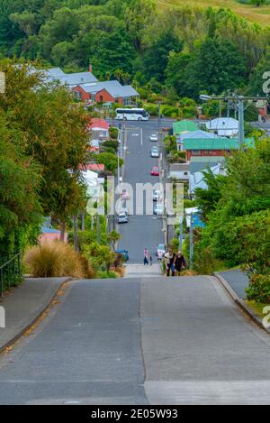 DUNEDIN, NOUVELLE-ZÉLANDE, 25 JANVIER 2020: Baldwin Street - la rue la plus raide du monde, à Dunedin, Nouvelle-Zélande Banque D'Images