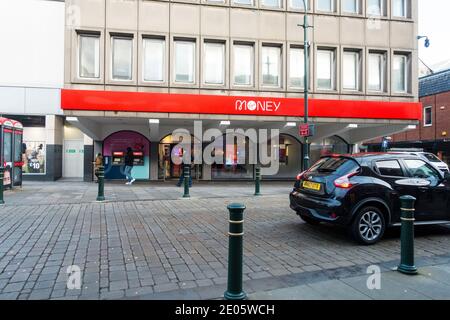 Virgin Money Bank, Oldham Town Center, Greater Manchester, Angleterre, Royaume-Uni. Banque D'Images