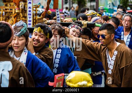 Omikoshi Nezu Shrine Festival à Tokyo Banque D'Images