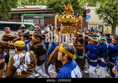 Omikoshi Nezu Shrine Festival à Tokyo Banque D'Images