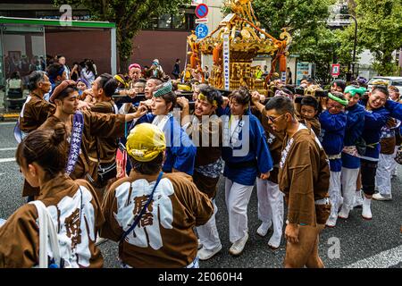 Omikoshi Nezu Shrine Festival à Tokyo Banque D'Images