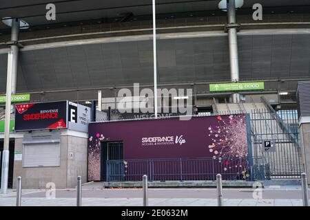 SAINT-DENIS, FRANCE –25 DEC 2020- vue sur le Stade de France, un stade de football historique situé près de Paris à Saint-Denis. Banque D'Images