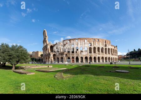 Vue sur le colisée (Amphithéâtre Flavian) pendant la période de la Panthemia de Covid-19. Banque D'Images