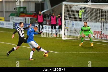 Paisley, Renfrewshire, Royaume-Uni. 30 décembre 2020 ; St Mirren Park, Paisley, Renfrewshire, Écosse ; Scottish Premiership football, St Mirren versus Rangers ; Kemar Roofe of Rangers tire pour le faire 1-0 aux Rangers en 26e minute crédit: Action plus Sports Images/Alay Live News Banque D'Images