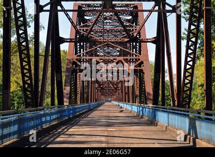 Le pont historique de Chain of Rocks transportaient la route 66 à travers le fleuve Mississippi entre l'Illinois et le Missouri. Il est maintenant ouvert aux piétons. Banque D'Images