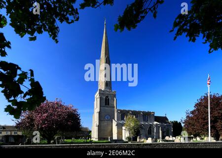 Spring, église St Bénédicts, village de Glinton, Cambridgeshire, Angleterre, Royaume-Uni Banque D'Images