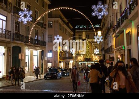 LISBONNE, PORTUGAL - DÉCEMBRE 22 : UNE vue générale des décorations de Noël du centre-ville de Lisbonne, le 22 décembre 2020. Lisbonne a des lumières de Noël. En 2 Banque D'Images