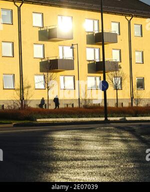 MOTALA, SUÈDE- 16 DÉCEMBRE 2020 : en décembre, il y a eu très peu d'heures de soleil. Après plusieurs semaines de temps gris, la lumière du soleil est apparue mercredi dans plusieurs régions du pays. Photo Jeppe Gustafsson Banque D'Images