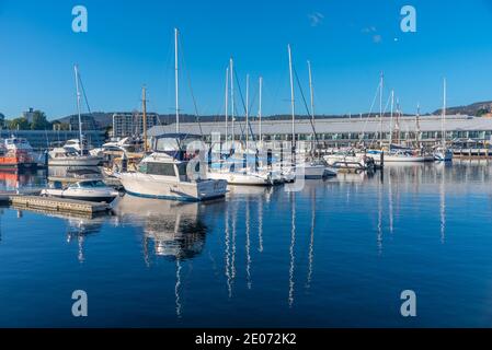 HOBART, AUSTRALIE, 22 FÉVRIER 2020 : Marina dans le port de Hobart, Australie Banque D'Images