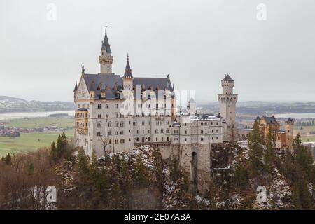 Le célèbre château Neuschwanstein du XIXe siècle, dans le sud-ouest de la Bavière, commandé par le roi fou Ludwig II en l'honneur de Richard Wagner. Banque D'Images