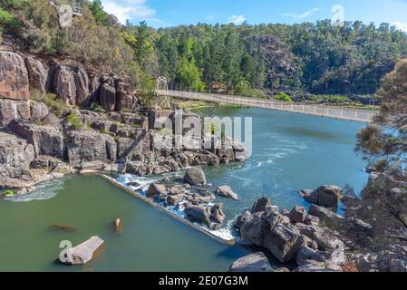 Pont suspendu Alexandra au-dessus de la rivière South Esk, dans la gorge de Cataract, en Tasmanie, en Australie Banque D'Images