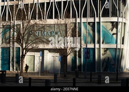 Prague, république tchèque, 12-30-2020. Primark, l'une des marques emblématiques de Prague, expose sa marque et ses produits dans un bâtiment prestigieux du Banque D'Images