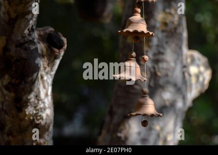 Cloche Décorative à Suspendre En Forme De Maisonnette En Terre Cuite Faite Main