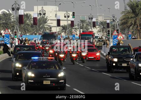 Porsche police voitures roulant dans la rue , lors de la célébration de la Journée nationale du Qatar, qui est une commémoration de l'unification et de l'indépendance du Qatar, à Doha, Qatar, le 18 décembre 2011. Photo de David Lefranc/ABACAPRESS.COM Banque D'Images