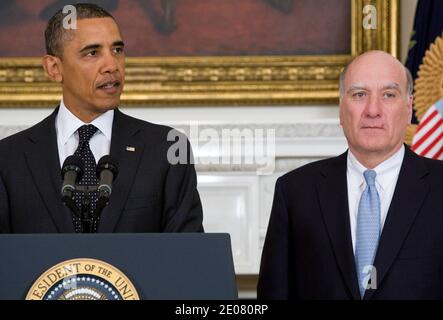 Le président Barack Obama annonce la démission du chef de cabinet de la Maison-Blanche William Daley, à droite, et sa nomination de Jacob Lew, actuel directeur du Bureau de la gestion et du budget, comme son nouveau chef de cabinet. Daley quitte le poste un peu plus d'un an après avoir pris le travail. Washington, DC, États-Unis, janvier 9, 2012. Photo de Kristoffer Tripplaar/Pool/ABACAPRESS.COM Banque D'Images