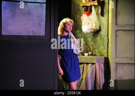 Emma de Caunes exécutant la pièce 'Impatico' au Théâtre Marigny à Paris, France, le 10 janvier 2012. Photo de Nicolas Briquet/ABACAPRESS.COM Banque D'Images