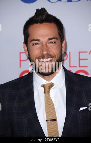 Zachary Levi arrive à la 38e édition annuelle des People's Choice Awards qui se tient au Nokia Theatre de Los Angeles, CA, USA, le 11 janvier 2012. Photo de Lionel Hahn/ABACAPRESS.COM Banque D'Images