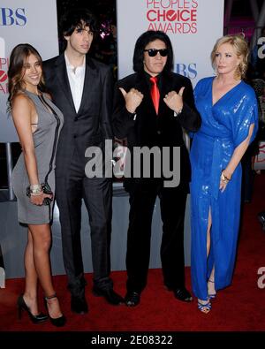 Gene Simmons et Shannon Tweed arrivent à la 38e édition annuelle des People's Choice Awards qui se tient au Nokia Theatre de Los Angeles, CA, USA, le 11 janvier 2012. Photo de Lionel Hahn/ABACAPRESS.COM Banque D'Images