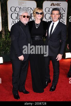 Pedro Almodovar, Melanie Griffith et Antonio Banderas arrivent pour la 69e cérémonie annuelle des Golden Globe Awards, qui s'est tenue à l'hôtel Beverly Hilton de Los Angeles, CA, Etats-Unis le 15 janvier 2012. Photo de Lionel Hahn/ABACAPRESS.COM Banque D'Images