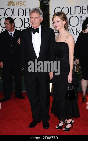 Harrison Ford et Calista Flockhart arrivent pour la 69e cérémonie annuelle des Golden Globe Awards, qui s'est tenue à l'hôtel Beverly Hilton de Los Angeles, CA, États-Unis, le 15 janvier 2012. Photo de Lionel Hahn/ABACAPRESS.COM Banque D'Images