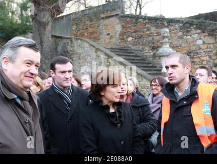 La ministre française des Solidarités Roselyne Bachelot visite un site de projet d'intégration (contrat unique d'Insertin : CUI) au musée gallo-romain de Lyon, France, le 18 janvier 2012. Photos de Vincent Dargent/ABACAPRESS.COM Banque D'Images