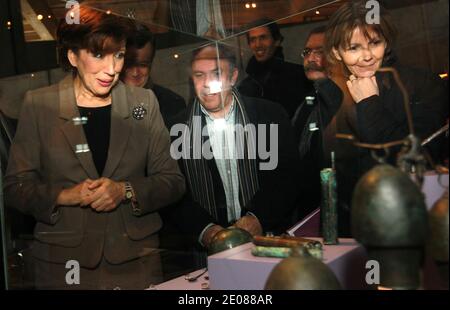 Le ministre français des Solidarités, Roselyne Bachelot, visite une exposition sur la médecine romaine au musée gallo-romain de Lyon, France, le 18 janvier 2012. Photos de Vincent Dargent/ABACAPRESS.COM Banque D'Images