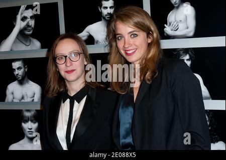 Céline Sciamma et sa petite amie Adele Haenel (l'Apollonide, souvenir de la Maison Close) assistaient à la photo pour les révélations de Cesar de 2012 qui se sont tenues à Chaumet, place vendôme, à Paris, France, le 16 janvier 2012. Photo de Nicolas Genin/ABACAPRESS.COM Banque D'Images