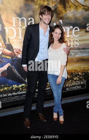 Martin Cannavo et Esther Comar assisteront à la première de 'sa Premiere Fois' au cinéma Cine cite Bercy de l'UGC, à Paris, en France, le 17 janvier 2012. Photo de Nicolas Briquet/ABACAPRESS.COM Banque D'Images