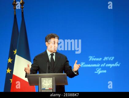 Le président français Nicolas Sarkozy présente ses vœux du nouvel an aux acteurs des secteurs économique et du travail à Lyon, dans l'est de la France, le 19 janvier 2012. Photo de Vincent Dargent/ABACAPRESS.COM Banque D'Images