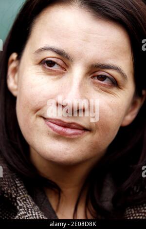 Parti Vert français Europe Ecologie les Verts (EELV) secrétaire nationale Cecile Duflot lors d'une rencontre avec le maire de Begles et membre du Parlement européen Noel Mamere, à Begles, dans le sud-ouest de la France, le 20 janvier 2012. Les dirigeants de l'EELV se réunissent pour préparer leur stratégie en faveur de la candidate à la présidence Eva Joly et des prochaines élections régionales. Photo de Patrick Bernard/ABACAPRESS.COM Banque D'Images