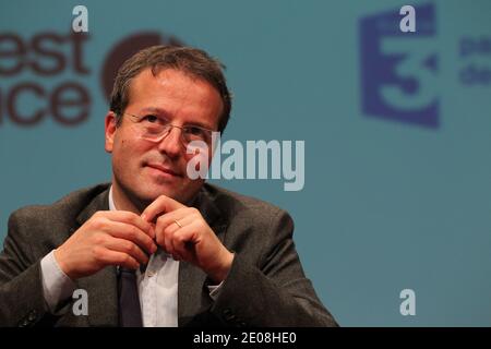 Le Président de l'Agence du Service Civique (ASC) Martin Hirsch participe à un débat sur le "Dislocation sociale" organisé par l'hebdomadaire français le nouvel Observateur à Nantes, dans l'ouest de la France, le 20 janvier 2012. Photo de Laetitia Notarianni/ABACAPRESS.COM Banque D'Images