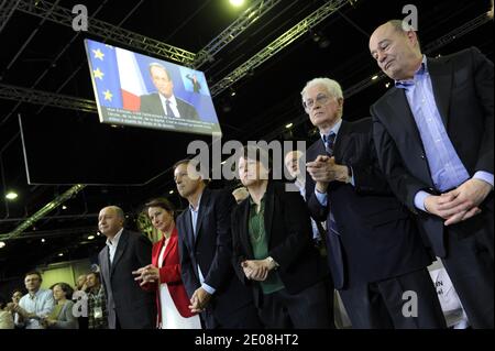 Laurent Fabius, Ségolène Royal, Jean-Pierre Bel, Martine Aubry, Lionel Jospin, Jean-Michel Baylet représenté candidat du Parti socialiste (PS) à l'élection présidentielle française de 2012, François Hollande prononce un discours lors de sa première réunion de campagne publique au Parc des Expositions Paris le Bourget au Bourget, à l'extérieur de Paris, en France, Le 22 janvier 2012. Photo de Laurent Chamussy/Pool/ABACAPRESS.COM Banque D'Images