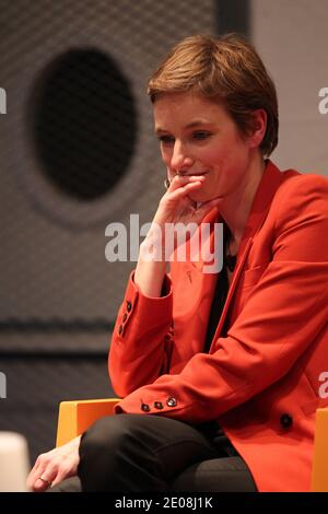 Clementine Autain participe à un débat sur le thème "la France est-elle gouvernée par Machismo?" Organisé par l'hebdomadaire français le nouvel Observateur à Nantes, dans l'ouest de la France, le 20 janvier 2012. Photo de Laetitia Notarianni/ABACAPRESS.COM Banque D'Images