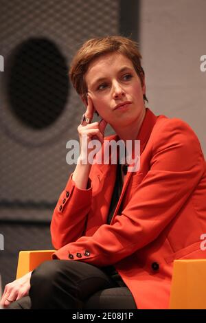 Clementine Autain participe à un débat sur le thème "la France est-elle gouvernée par Machismo?" Organisé par l'hebdomadaire français le nouvel Observateur à Nantes, dans l'ouest de la France, le 20 janvier 2012. Photo de Laetitia Notarianni/ABACAPRESS.COM Banque D'Images