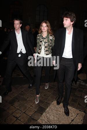 Antoine Arnault et Natalia Vodianova arrivent pour le salon de la collection Etam Printemps-été 2012 qui s'est tenu à Beaux Arts à Paris, en France, le 23 janvier 2012. Photo de Denis Guignebourg/ABACAPRESS.COM Banque D'Images