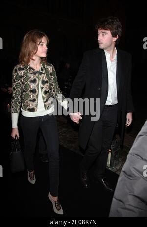 Antoine Arnault et Natalia Vodianova arrivent pour le salon de la collection Etam Printemps-été 2012 qui s'est tenu à Beaux Arts à Paris, en France, le 23 janvier 2012. Photo de Denis Guignebourg/ABACAPRESS.COM Banque D'Images