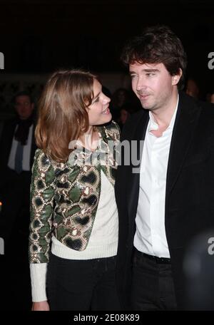 Antoine Arnault et Natalia Vodianova arrivent pour le salon de la collection Etam Printemps-été 2012 qui s'est tenu à Beaux Arts à Paris, en France, le 23 janvier 2012. Photo de Denis Guignebourg/ABACAPRESS.COM Banque D'Images